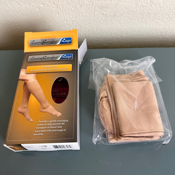 Loving Comfort Anti-Embolism Stockings Inspection Toe 15-20mmHg (Beige) X-Larger - Picture 4 of 6